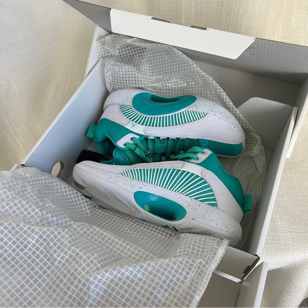 Nike Air Jordan XXXV GUO Kids Teal and White Sneakers
